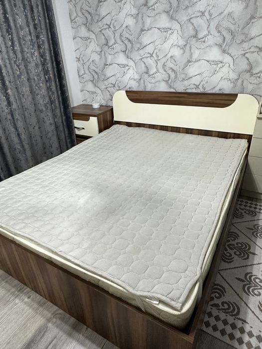 Кровать двуспальная с тумбами