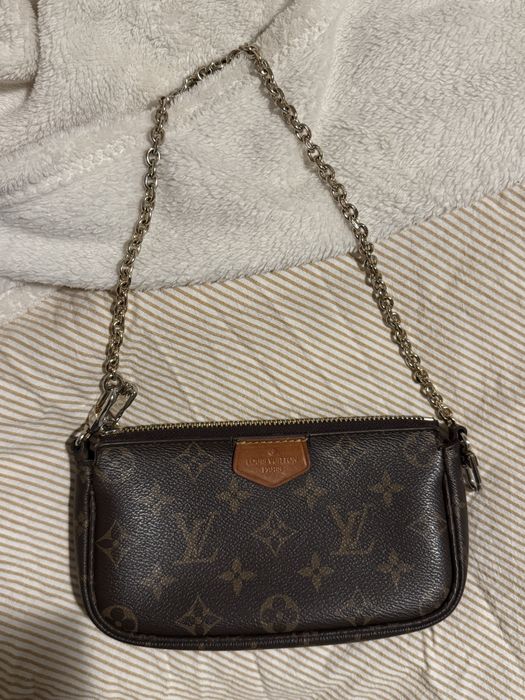 louis vuitton pochette чантичка