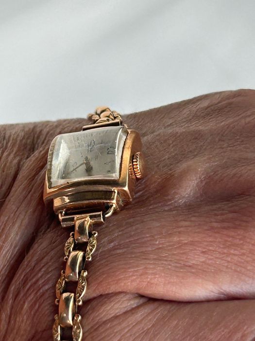 Златен часовник ЗАРЯ сьс златна гривна СССР 1956