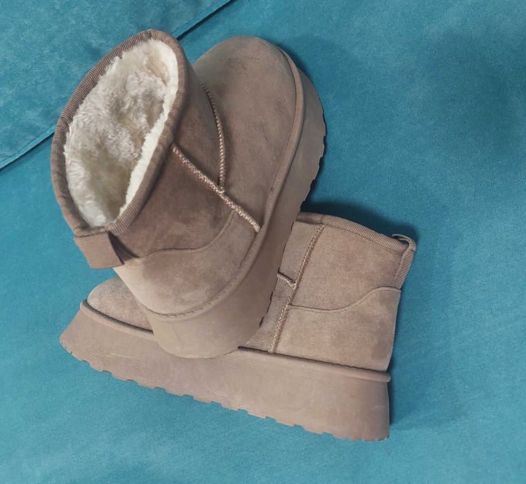 Топли ботуши в бежов цвят