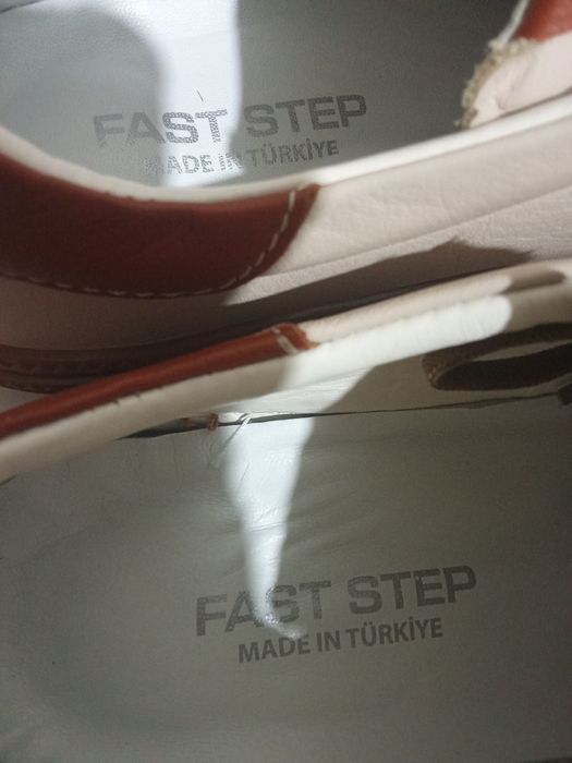 Женские кроссовки