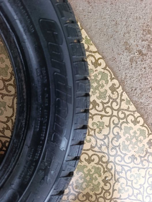 Продам шипованную резину.