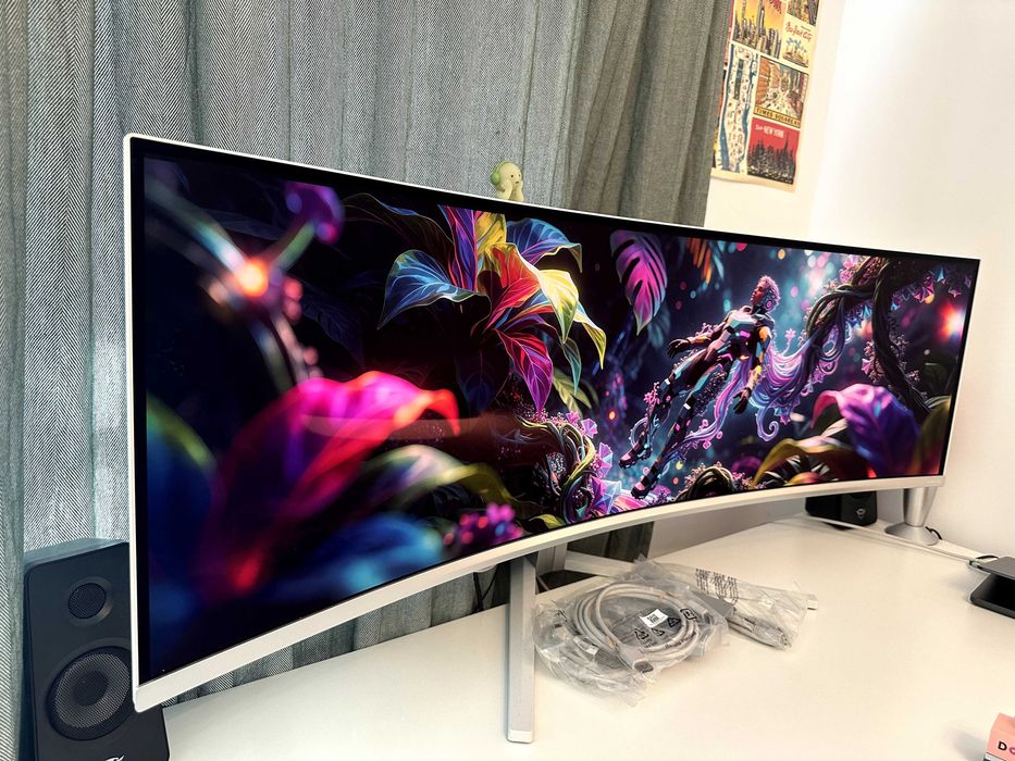 Monitor Gaming curbat QD OLED PHILIPS Evnia 49M2C8900L/00, 48.9", DQHD, 144Hz, AMD FreeSync Premium Pro, HDR400, Boxe, alb, Garantie