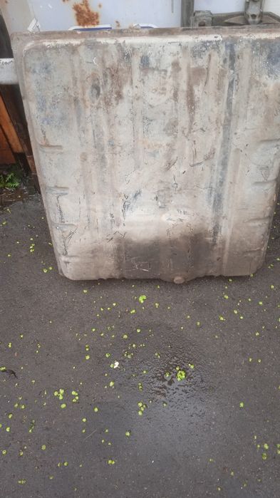 Продам бензобак на Волгу
