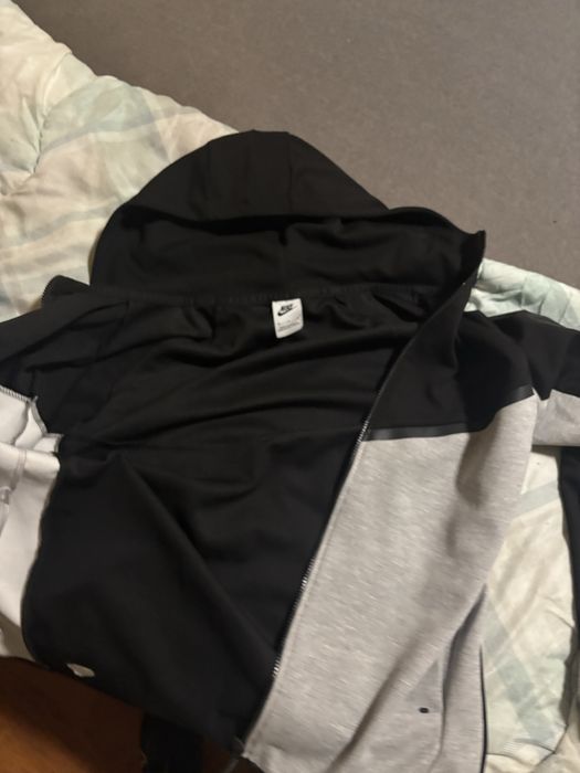 Nike tech fleece 2 броя за 50 евро