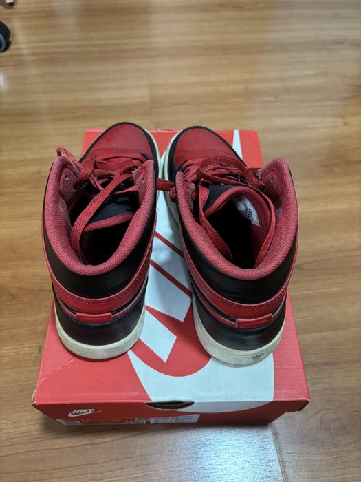 Jordan 1 mid black and red