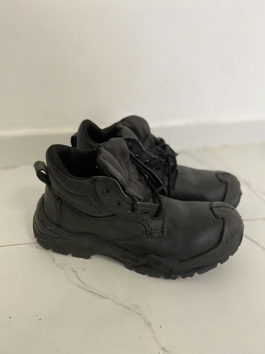 Спец обувьтар сатылады. Зимний и осенний