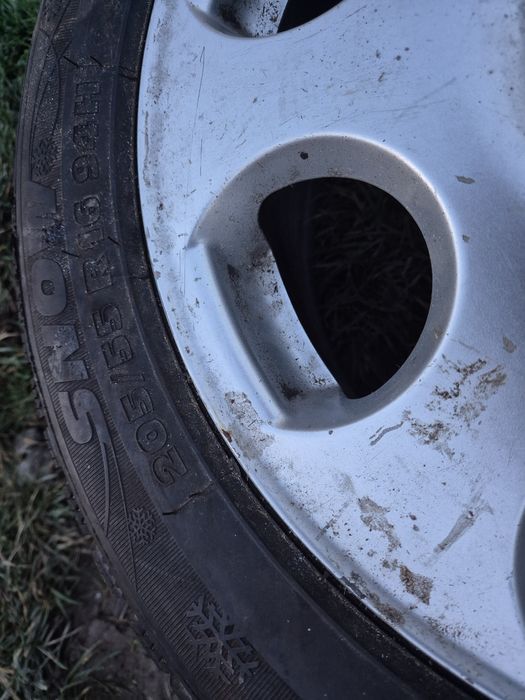 Vând roata de audi a4 b6 . 205 55 r 16  cauciuc nou pe janta de alumin