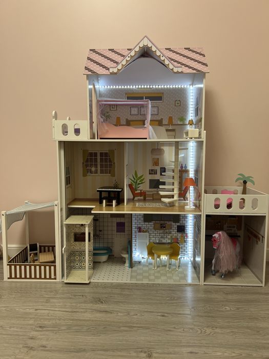 Vând căsuță din lemn pentru păpuși