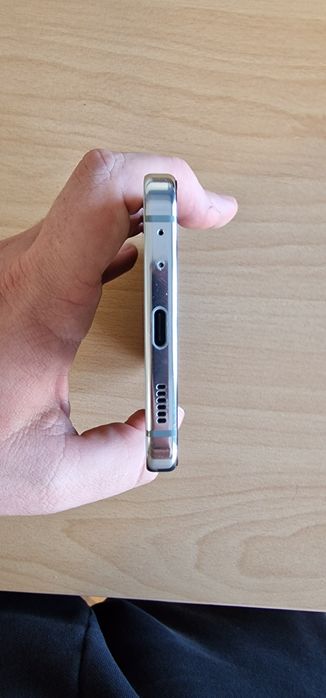 Samsung Galaxy Z Flip 5 – Отлично състояние, без забележки