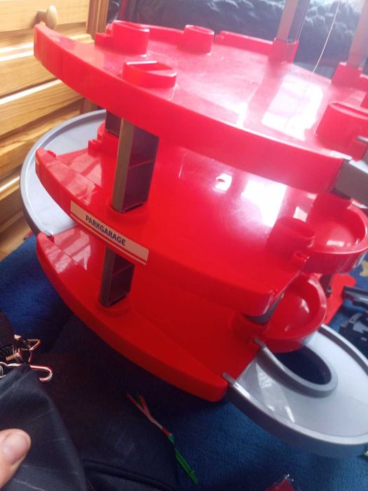 Детски паркинг на 3 нива.