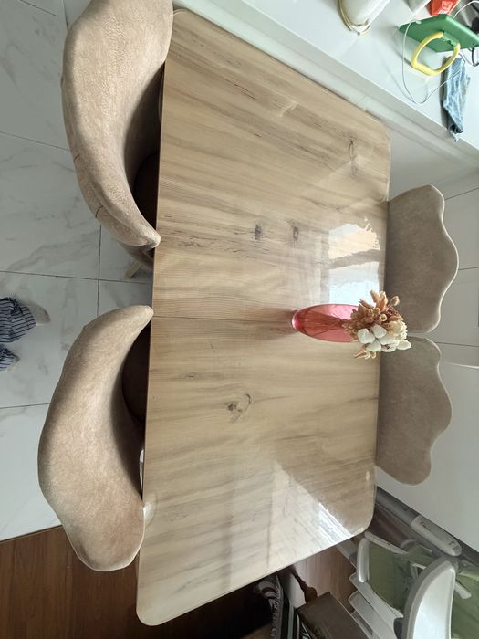 Стол со стульями