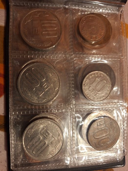 Monezi vechi de vânzare.