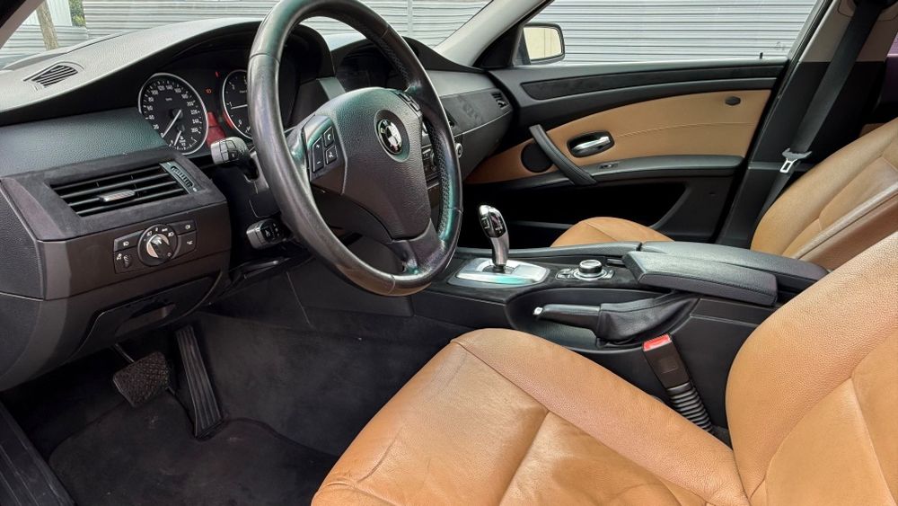 BMW 5 Series 2010 — imagine 5