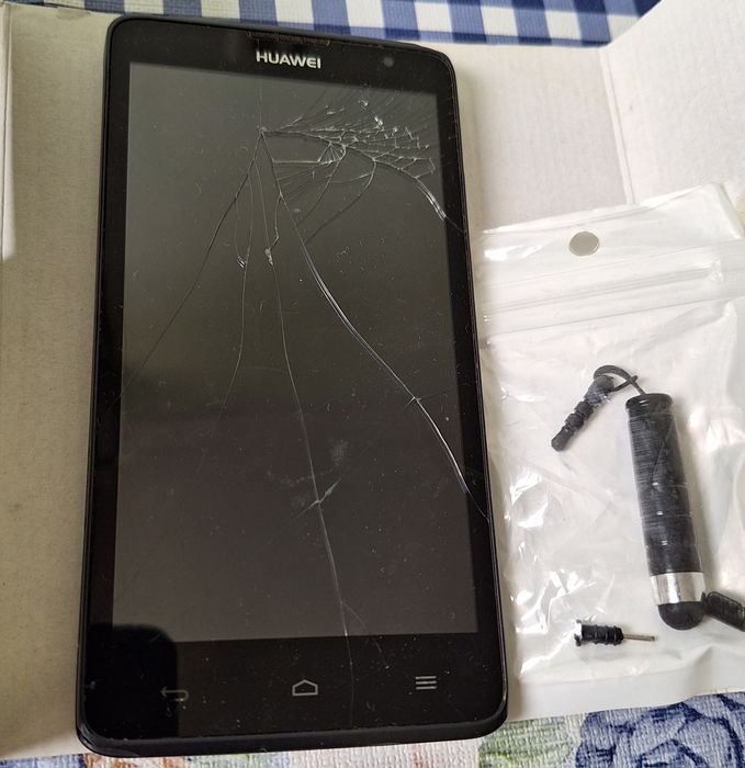 Huawei C8816D сотилади.