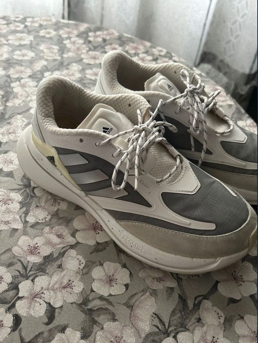 Обувки adidas купих ги 250лв продавам ги защото не ми стават