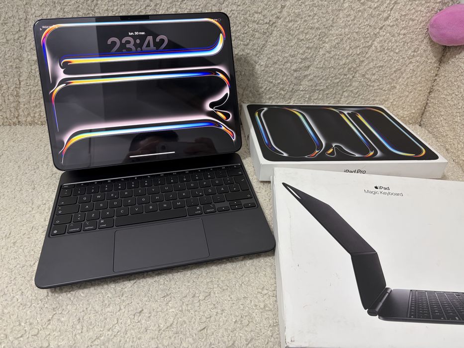 Ipad pro M4 13 inch 256gb wifi/cellular+ magic keyboard