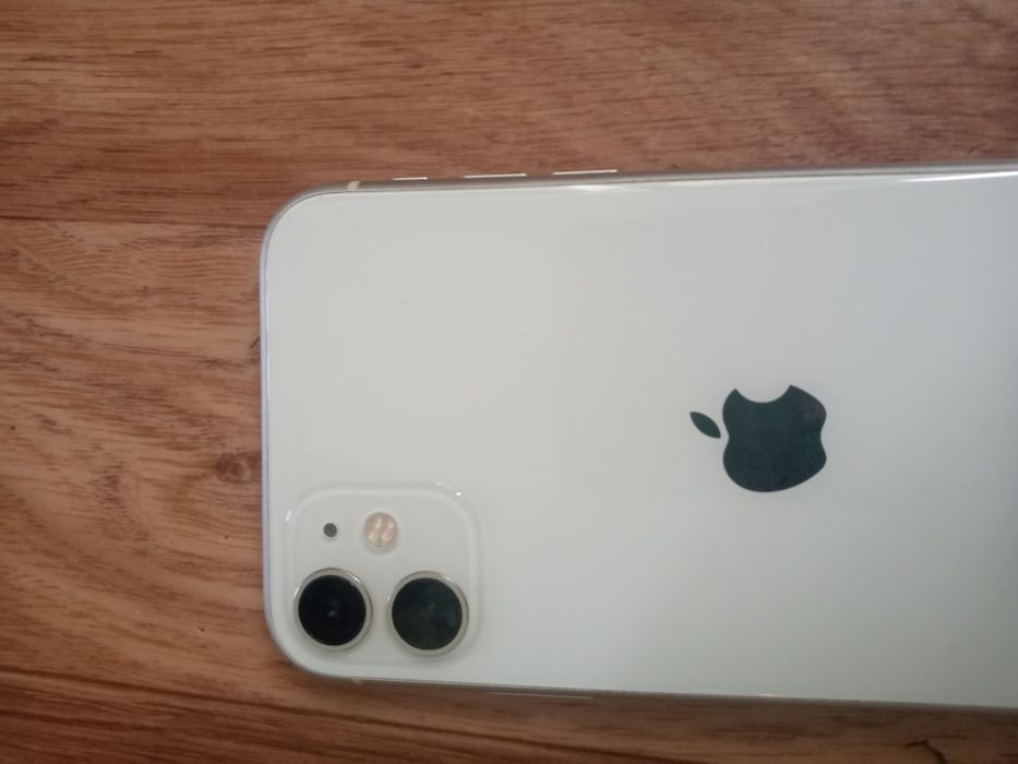 Продам айфон 11 .