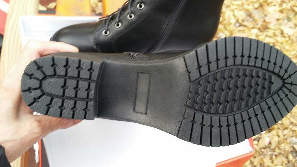 Продам подростковые  ботинки