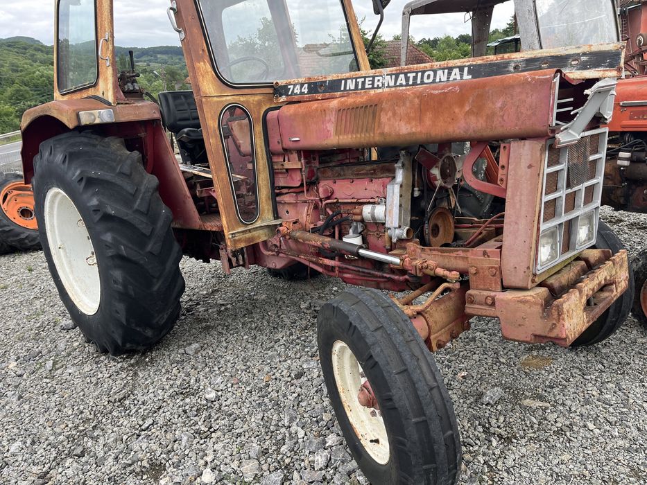 Piese tractor internațional 744,844