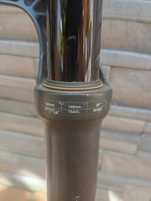 Vând furca rock shox lyrik