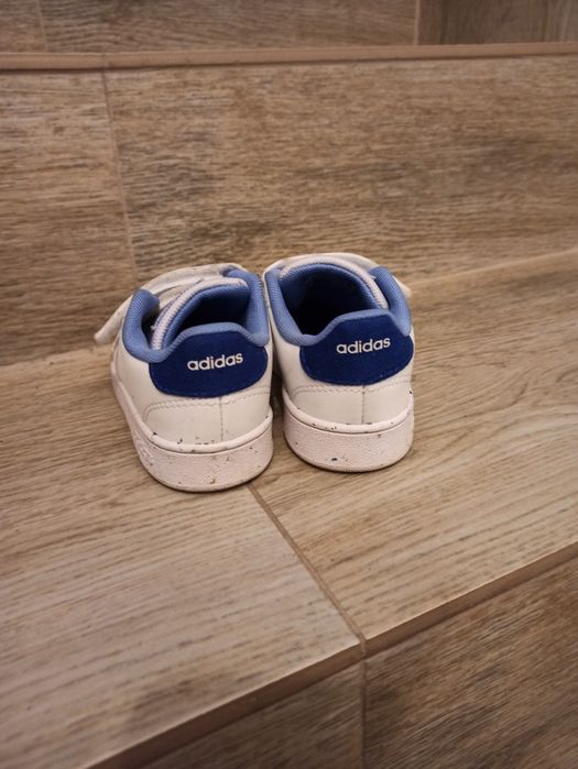 Детски спортни обувки Adidas за момче/ момиче