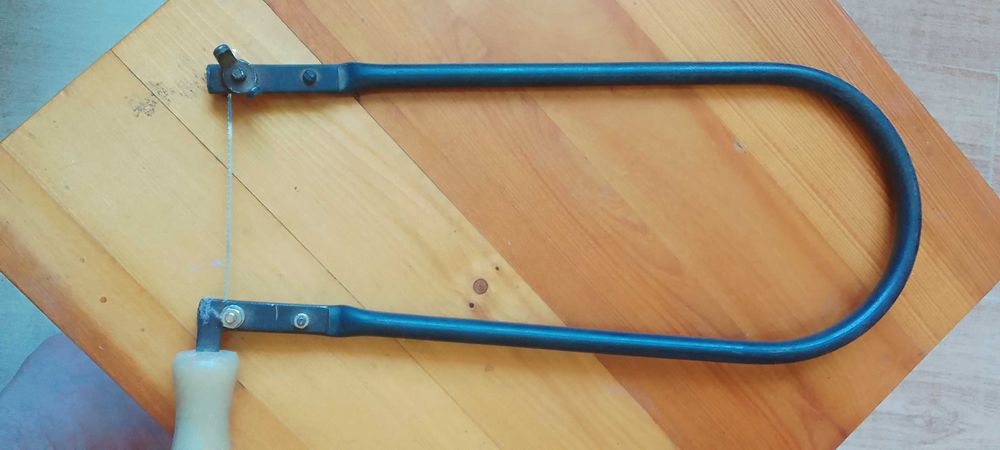 Продам лобзик по дереву.