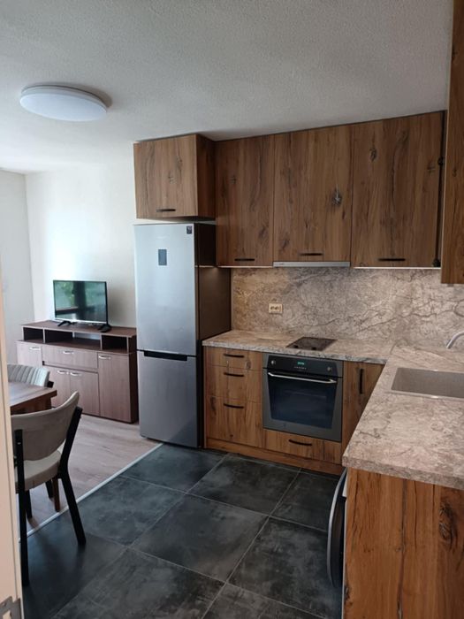 Дава се под наем Тристаен апартамент в Пловдив, Кършияка - 70 кв.м за 459 € - Снимка #2