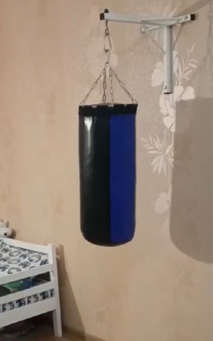 Груша с креплением на стену