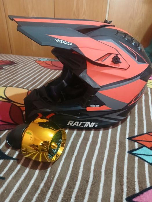 Vând casca nouă!!