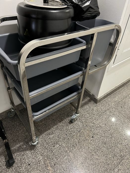 Количка за почистване и сервиране