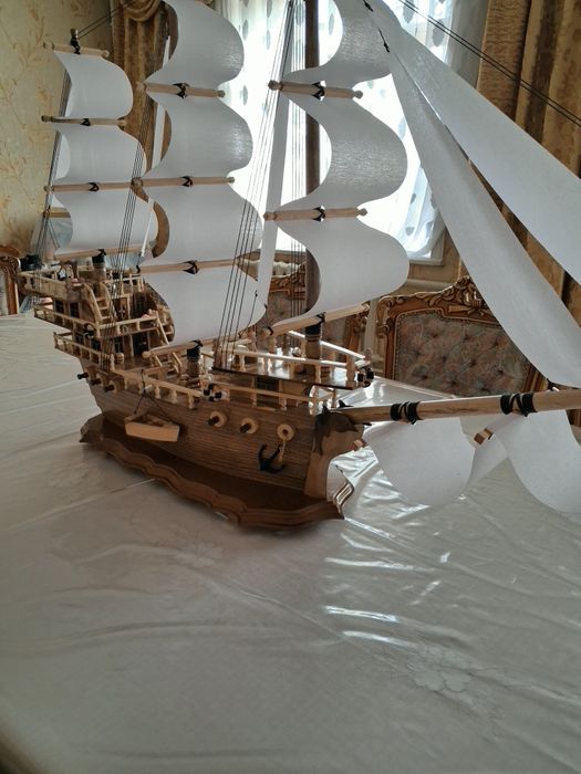 Корабль деревянный