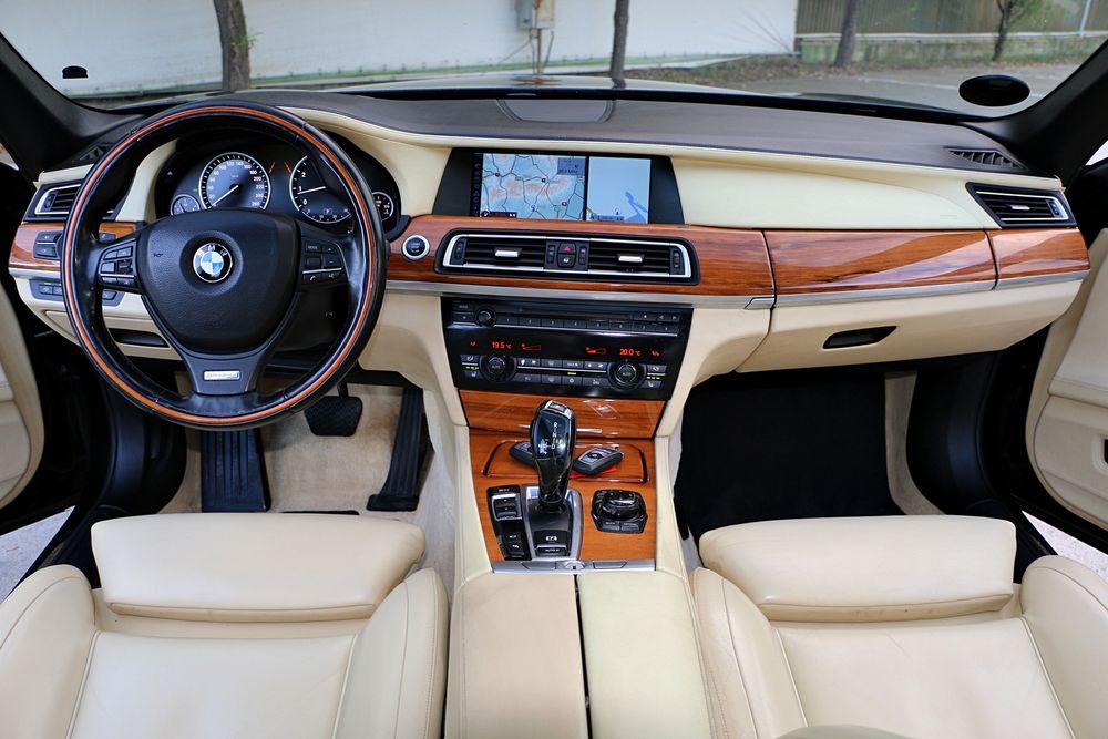 BMW 750i Individual 404cp 5 Butoane .Mega Full