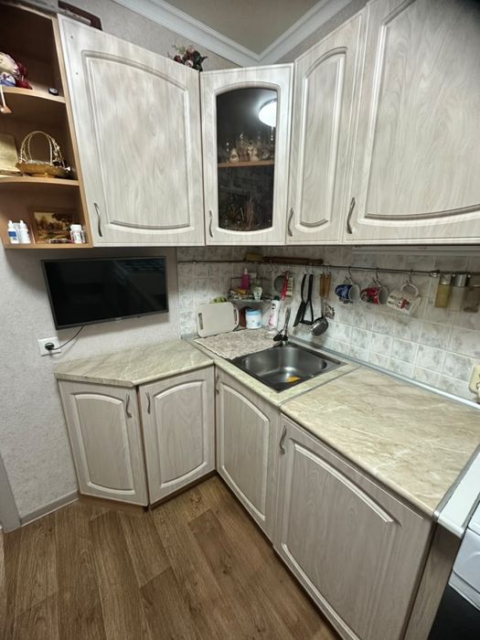 Кухонный гарнитур + вытяжка