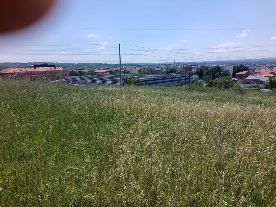 Продава парцел над супермаркет Жанет