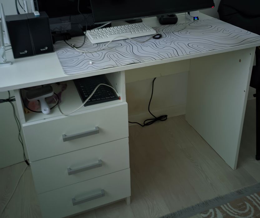 Компьютерный стол + офисное кресло комплектом