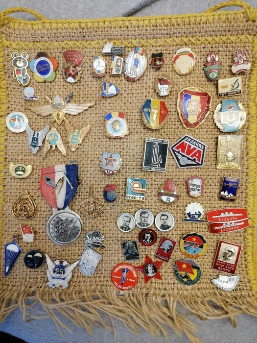 Mini colectie de insigne militare