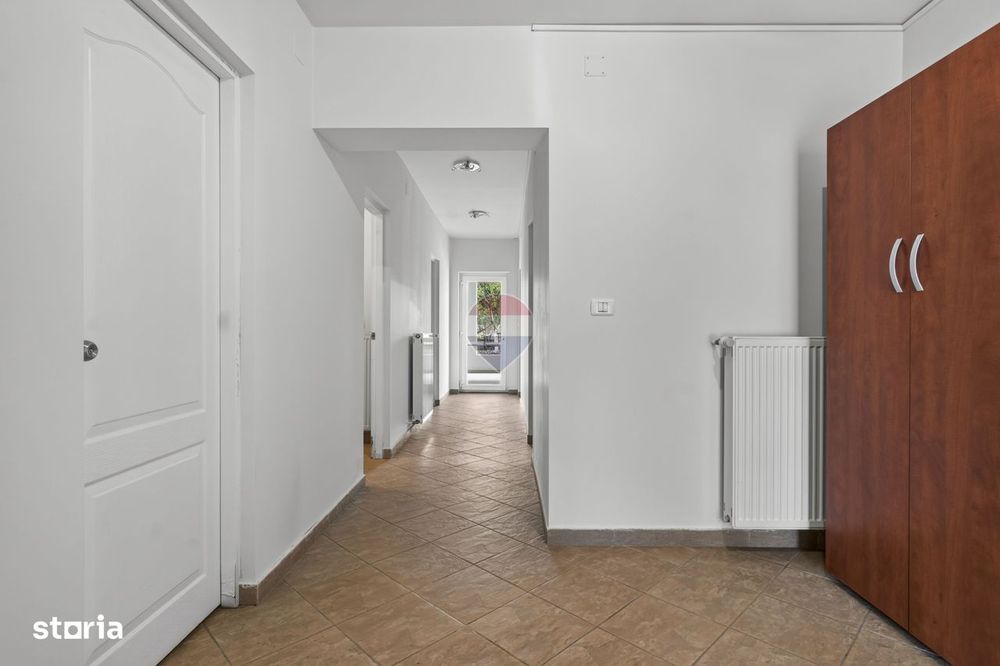 Casă 5 dormitoare si teren 725 mp de închiriat în zona Gradiste