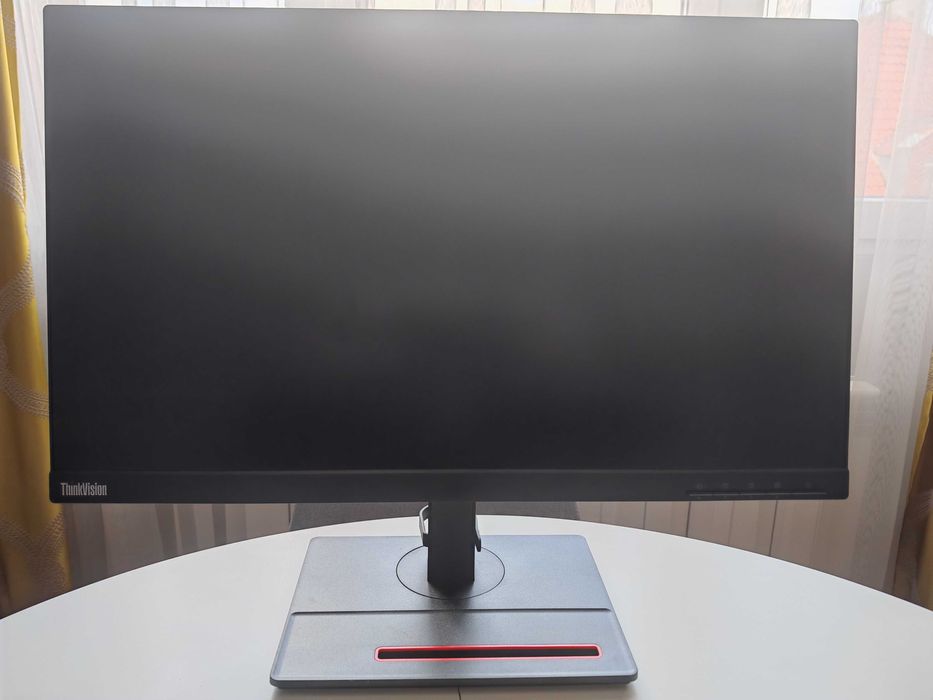 Продавам монитор LENOVO ThinkVision T24i-2L