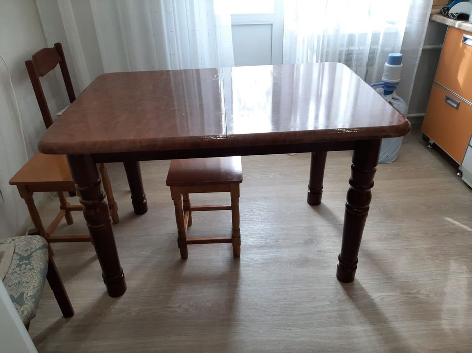 Продается кухонный стол