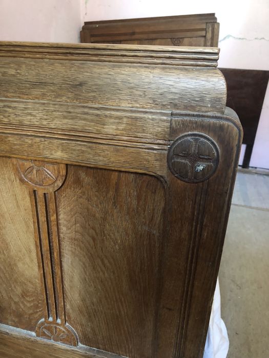 Pat masiv din stejar, vechi de peste 100 ani