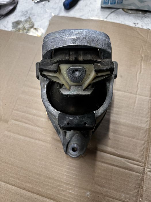 Suport motor audi a4.b9.a 5.b9.cod:8w0199372.cq.