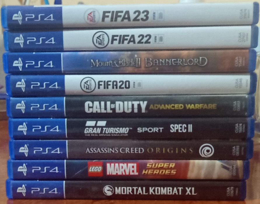 Vând PlayStation 4.
