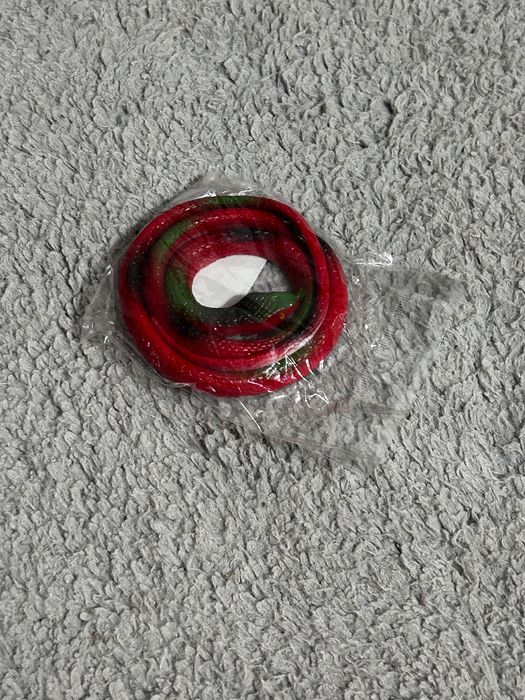 Mini-colectie: tatuaje, brelocuri, laser și șarpe – preț negociabil,l