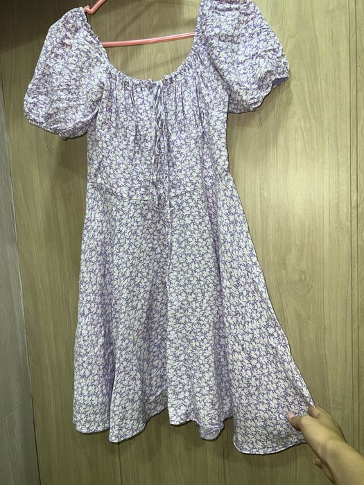 летнее платье с принтом цветочков