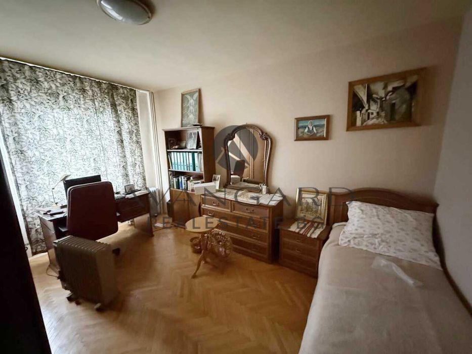 оф.24841 3-стаен с 4 Отделни Помещения в кв.Христо Смирненски