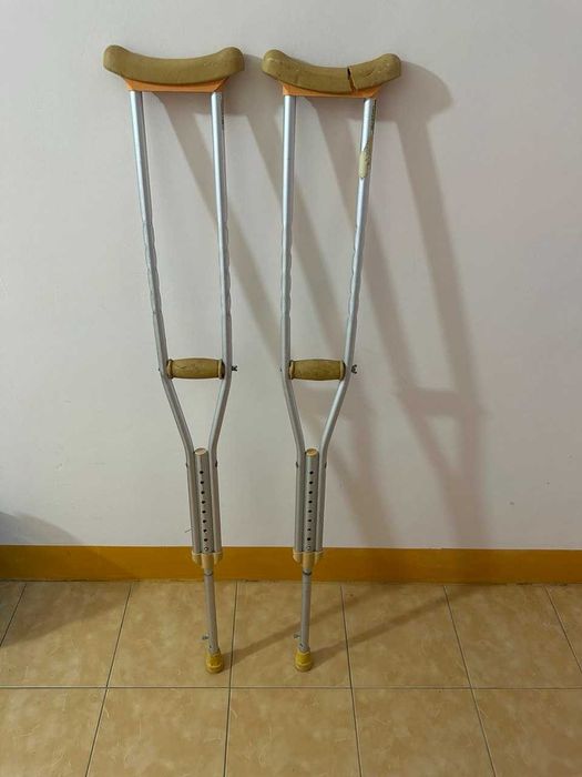 Продам недорого Костыли