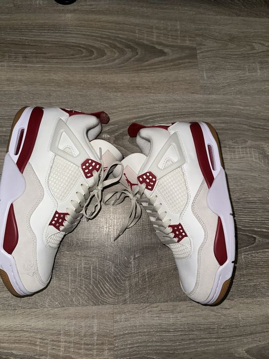 Jordan 4 retro SB Varsity Red