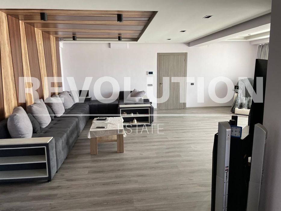 Тристаен апартамент в района на Бриз!