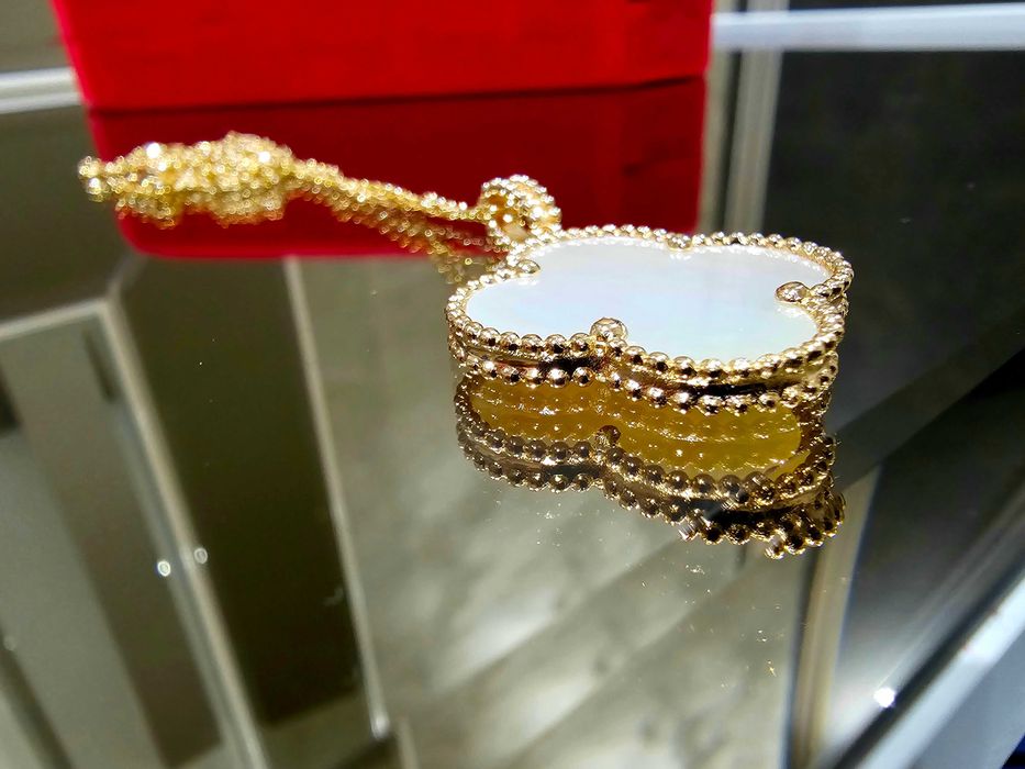 Van Cleef & Arpels VCA Rose Mother Long Magic Alhambra Дамско Колие